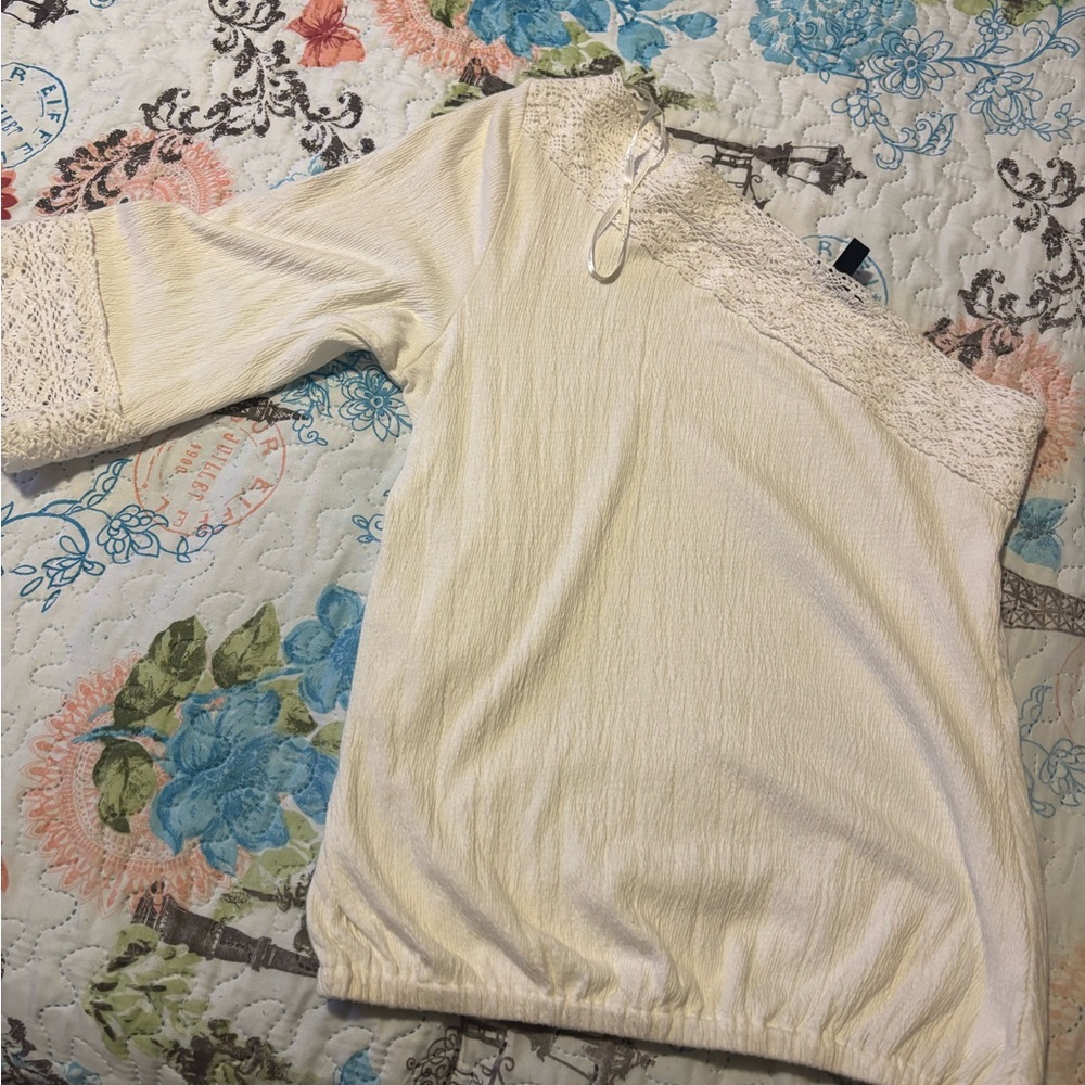 Ladies| Jessica Simpson | Cream One Shoulder Blouse w/ Lace Trim - Picture 4 of 5